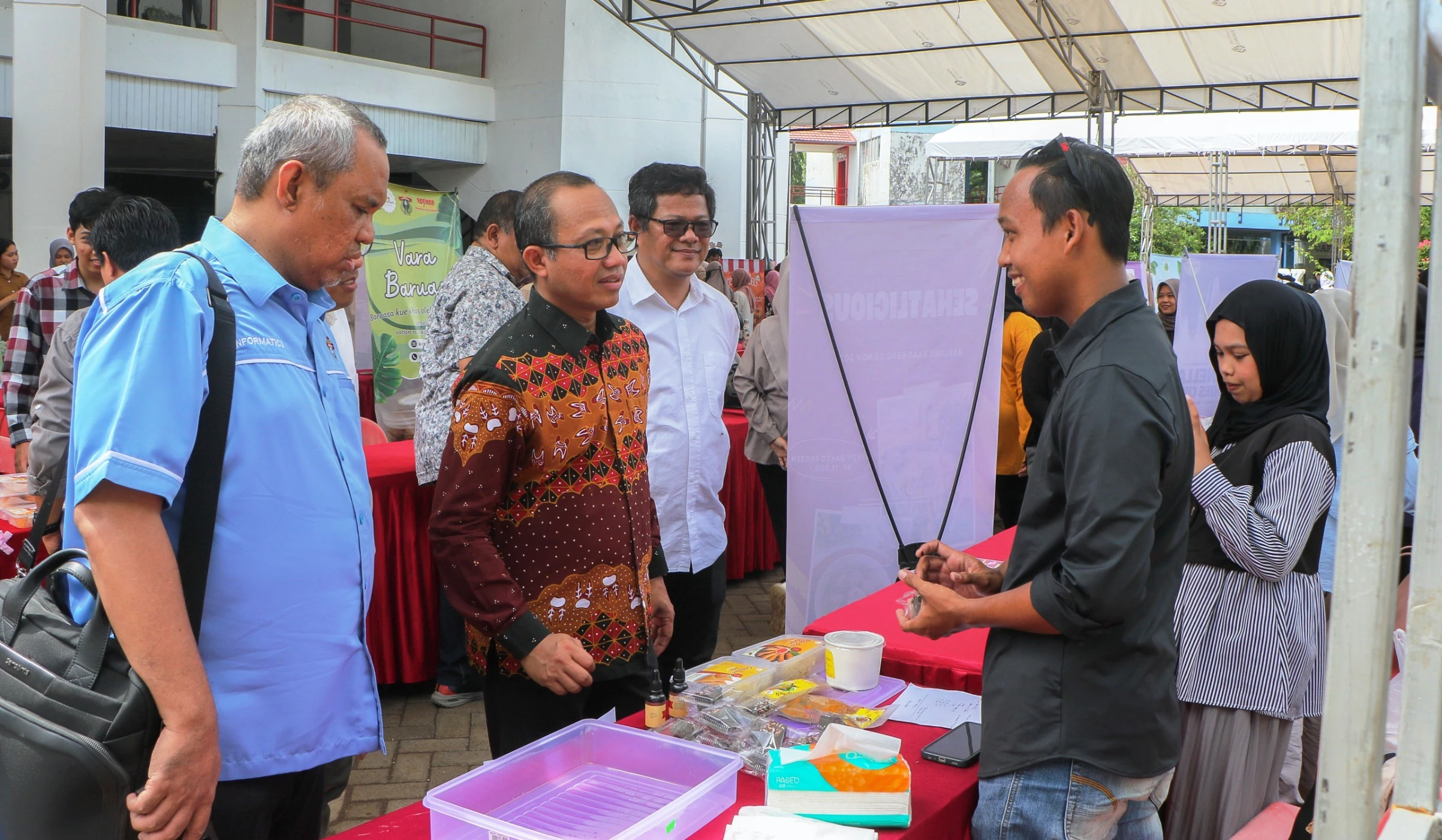 Diikuti 107 Tim, Mahasiswa Unhas Pamerkan Produk Inovasi Wirausaha di ...