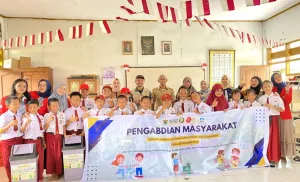 FKM Unhas) mengadakan kegiatan penyuluhan pembuatan ecobrick di UPT SPF SDN Lakkang, Pulau Lakkang, Kecamatan Tallo, Kota Makassar, Provinsi Sulawesi Selatan. 