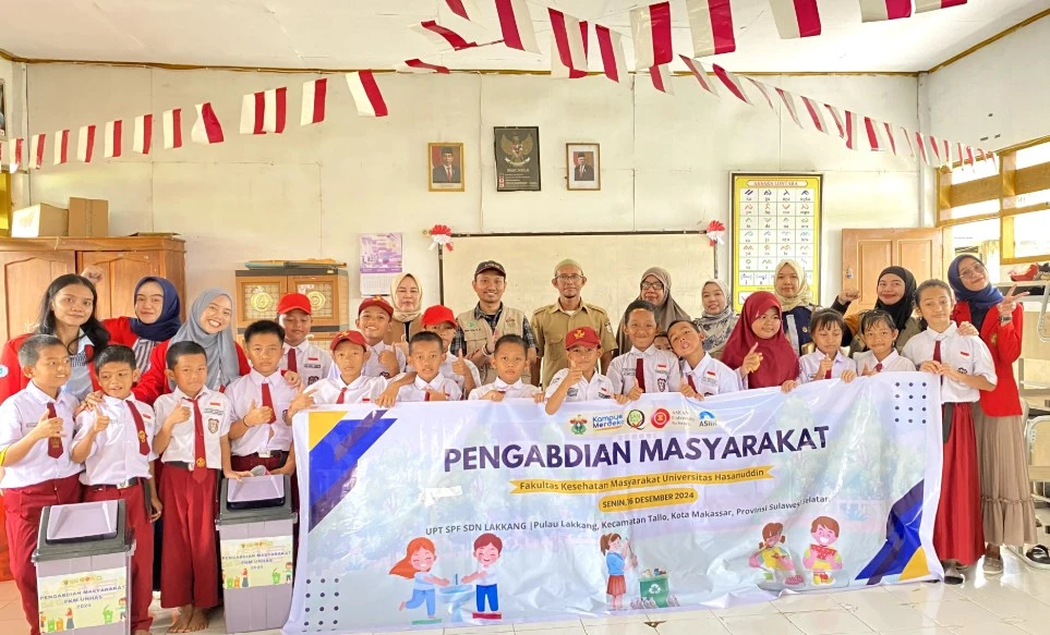 FKM Unhas) mengadakan kegiatan penyuluhan pembuatan ecobrick di UPT SPF SDN Lakkang, Pulau Lakkang, Kecamatan Tallo, Kota Makassar, Provinsi Sulawesi Selatan. 