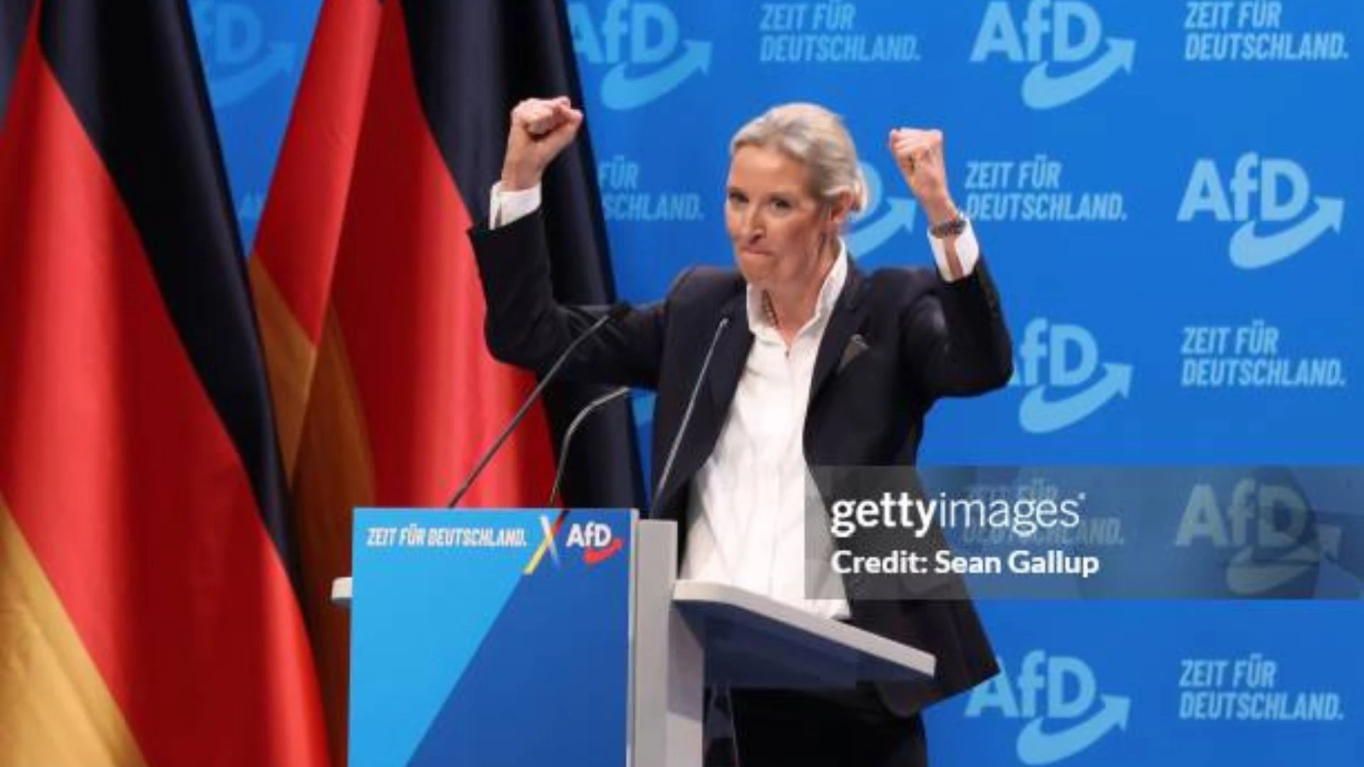 Alice Weidel, salah satu pemimpin partai sayap kanan Jerman AfD, menyampaikan pidato pada rapat umum kampanye pemilu di Halle, Jerman timur, pada hari Sabtu. (Credit: Sean Gall Up)