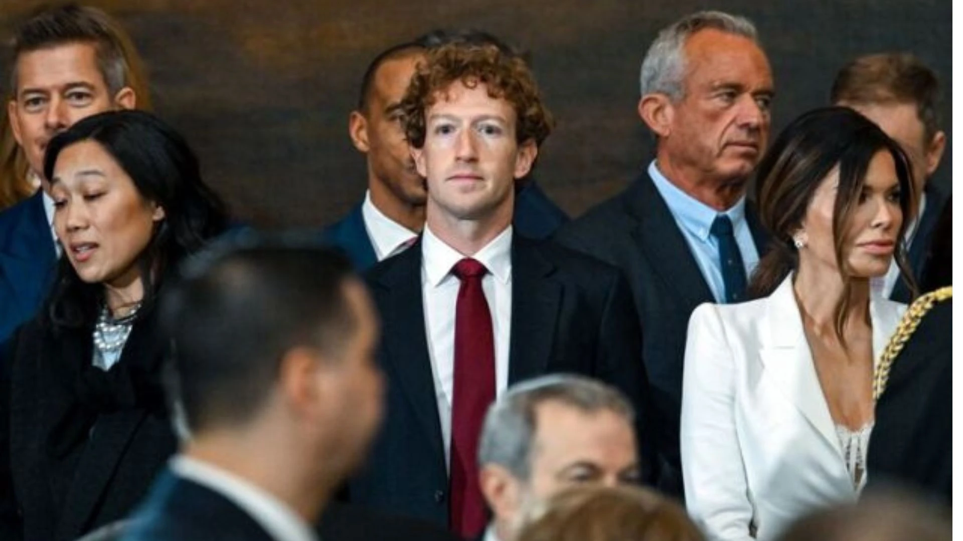 Mark Zuckerberg, tengah, saat pelantikan presiden Donald Trump pada 20 Januari. Fotografer: Kenny Holston/The New York Times/Bloomberg.