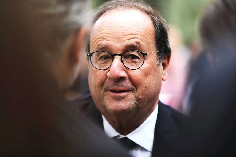 Mantan presiden Prancis François Hollande di Paris, Prancis pada 13 April 2025. Credit: Daniel Perron/Hans Lucas. AFP)