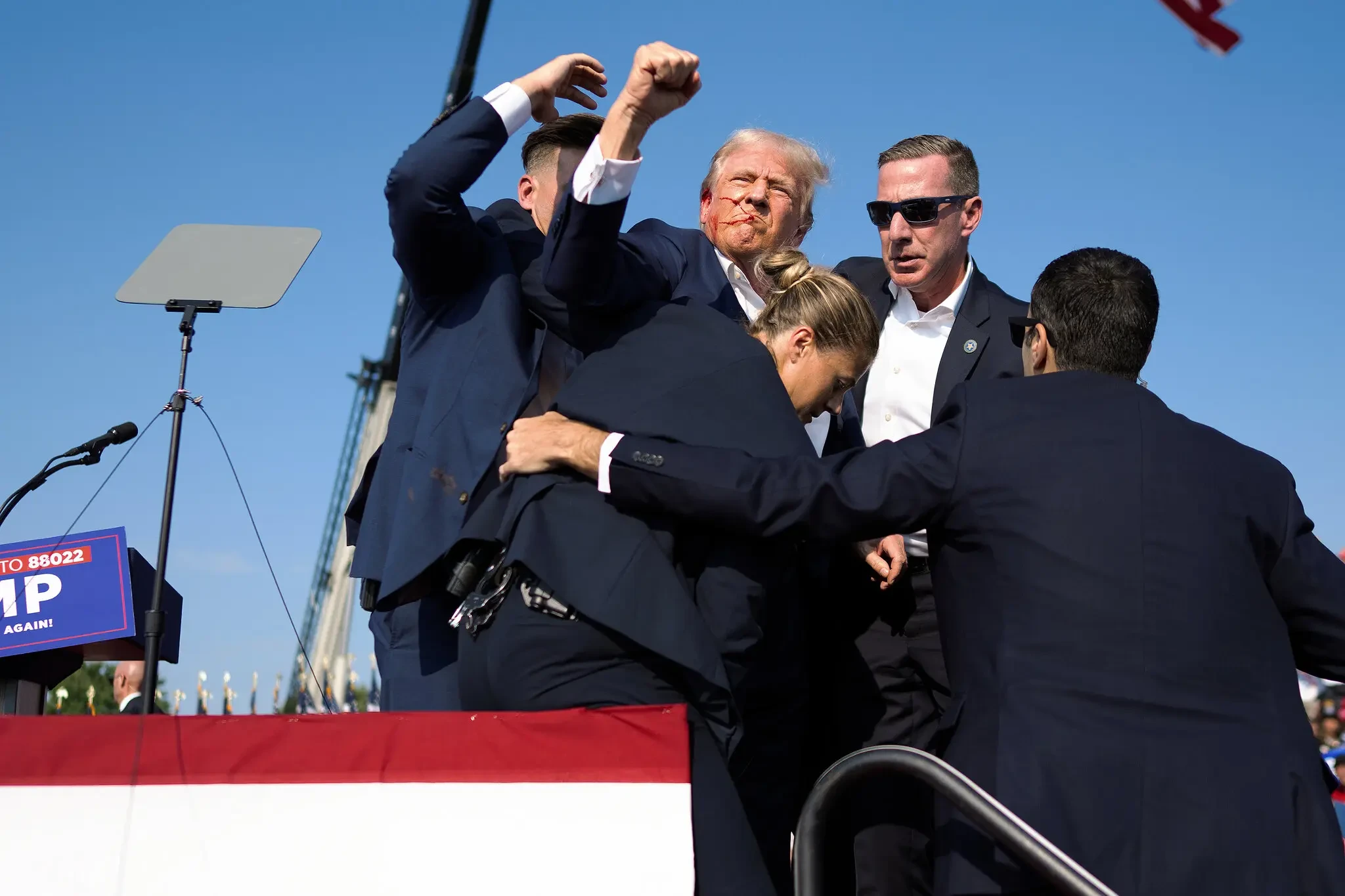 Fotografer The New York Times, Doug Mills, dianugerahi Penghargaan Pulitzer atas rangkaian foto yang merekam upaya pembunuhan terhadap calon presiden saat itu, Donald Trump.
Kredit: Doug Mills / The New York Times.