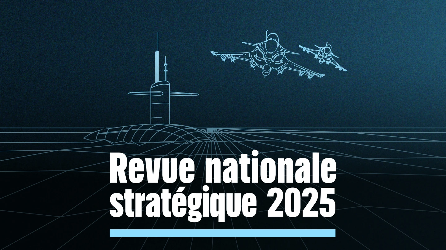 Tinjauan Strategis Nasional 2025 (Revue Nationale Stratégique 2025 atau RNS 2025) merupakan sebuah dokumen yang memaparkan garis-garis besar kebijakan pertahanan Prancis hingga tahun 2030.
Secara konkret, dokumen ini: merinci lingkungan pertahanan dan keamanan Prancis, baik dalam lingkup nasional maupun internasional; mengidentifikasi isu-isu strategis, operasional, serta kebutuhan kapabilitas yang akan dihadapi oleh Prancis dalam beberapa tahun mendatang. Kredit: Service d'information du Gouvernement.