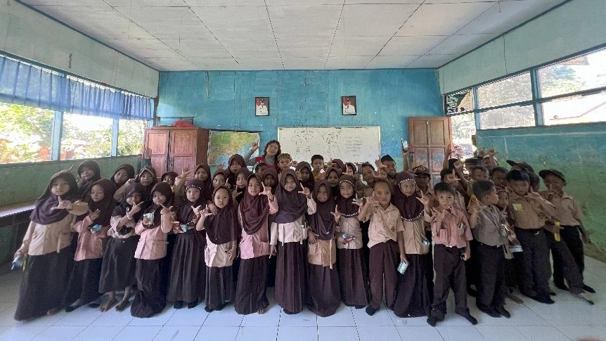 Momen kebersamaan yang berkesan di Desa Manuju, Gowa! Mahasiswa KKN-T Unhas Gelombang 114 bersama adik-adik peserta program 