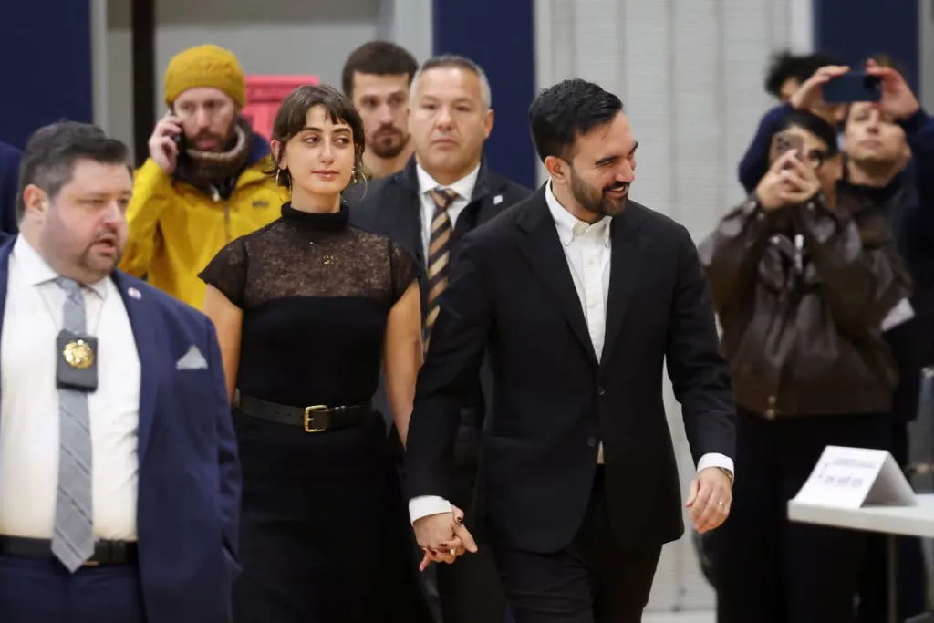 Dihadang dana US$22 juta dari 26 miliarder, Zohran Mamdani tetap menang telak dan mencetak sejarah sebagai wali kota Muslim pertama NYC.