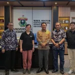 Perwakilan Universitas Hasanuddin (Unhas) dan Nanyang Technological University (NTU) Singapura berfoto bersama usai peresmian Konsorsium Riset Internasional ke-25 Unhas. Kolaborasi ini bertujuan untuk memantau pergerakan Sesar Matano di Sulawesi secara real-time menggunakan teknologi GNSS, yang mendukung penguatan status Unhas sebagai World Class Research University.