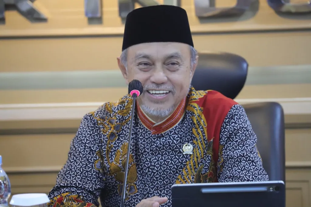 Tamsil Linrung berpandangan bahwa program Makan Bergizi Gratis (MBG) sebagai penggerak baru ekonomi rakyat dan fondasi ketahanan nasional.
Menurutnya, kebijakan ini bukan sekadar program sosial, tetapi strategi jangka panjang untuk memperkuat kemandirian pangan, meningkatkan kesejahteraan, dan menumbuhkan ekonomi dari akar rumput.