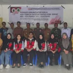 Aparat Kelurahan Lancirang, unsur TNI–Polri, perwakilan masyarakat, dan mahasiswa KKN Tematik Inovasi Daerah Gelombang 115 Universitas Hasanuddin berfoto bersama usai Seminar Awal Program Kerja di Aula Kantor Kelurahan Lancirang, Kecamatan Pitu Riawa, Kabupaten Sidenreng Rappang, Senin (5/1/2026), sebagai wujud komitmen kolaborasi dalam pelaksanaan program pengabdian.