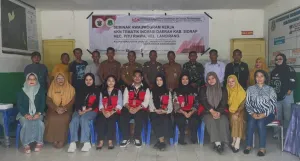 Aparat Kelurahan Lancirang, unsur TNI–Polri, perwakilan masyarakat, dan mahasiswa KKN Tematik Inovasi Daerah Gelombang 115 Universitas Hasanuddin berfoto bersama usai Seminar Awal Program Kerja di Aula Kantor Kelurahan Lancirang, Kecamatan Pitu Riawa, Kabupaten Sidenreng Rappang, Senin (5/1/2026), sebagai wujud komitmen kolaborasi dalam pelaksanaan program pengabdian.