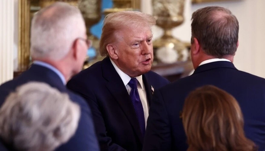 Presiden AS Donald Trump berdiskusi dengan para pejabatnya di Gedung Putih di tengah pertimbangan opsi militer terhadap Iran.