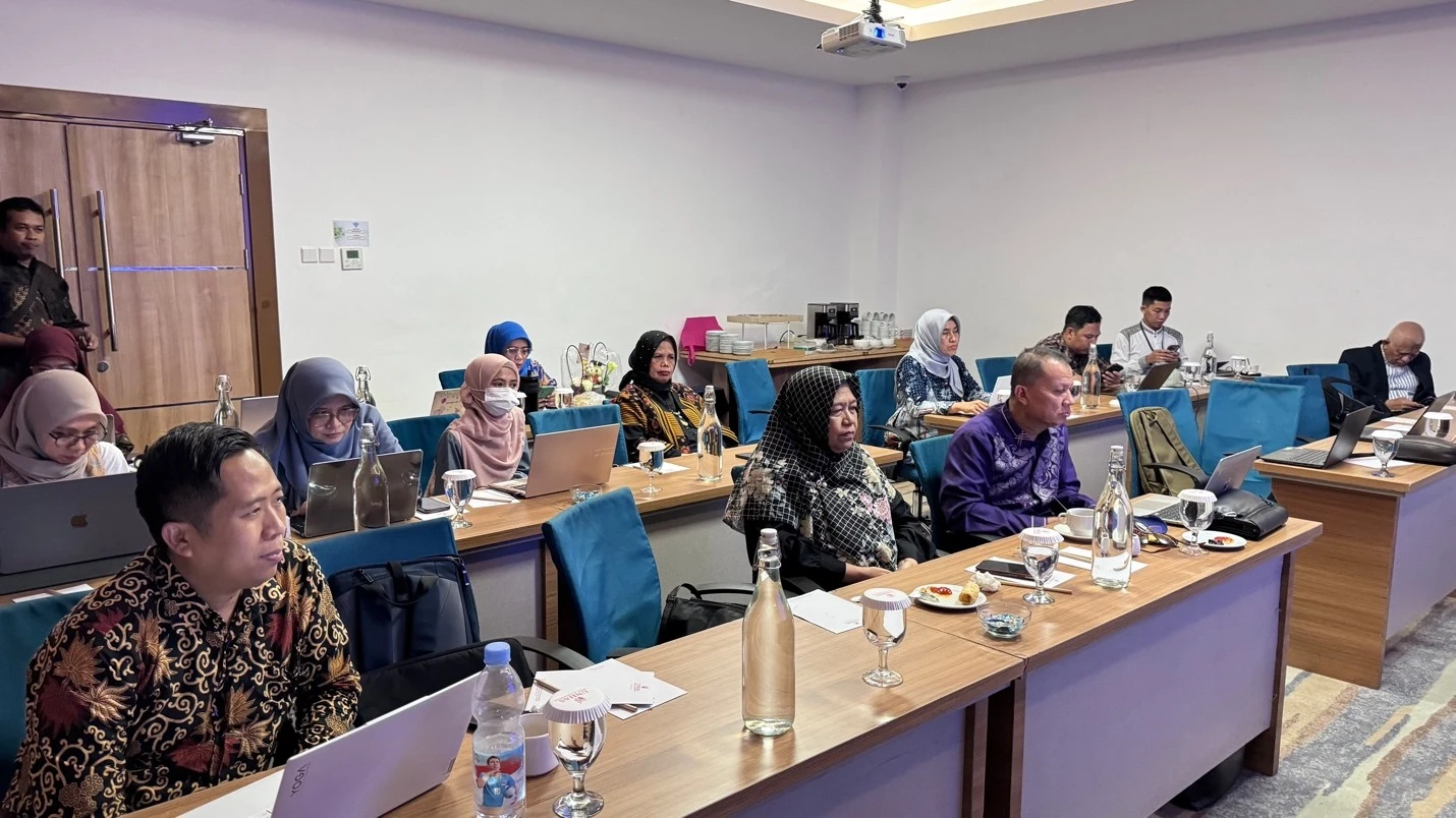 Dosen dan tim akademik Program Studi S2 Ilmu Gizi Fakultas Kesehatan Masyarakat Universitas Hasanuddin mengikuti Workshop Penyelarasan Kurikulum 2025 dan pemetaan Mata Kuliah–Capaian Pembelajaran Lulusan (CPL) di Hotel Unhas Makassar, Jumat (13/2/2026), sebagai langkah strategis memperkuat implementasi Outcome Based Education dan percepatan skema Magister tiga semester.