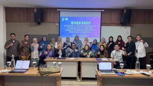 Tim dosen dan pengelola Program Studi S2 Ilmu Gizi Fakultas Kesehatan Masyarakat Universitas Hasanuddin berfoto bersama usai sesi Workshop Kurikulum K-2025 dan Updating RPS di Hotel Unhas Makassar, 13–14 Februari 2026, sebagai penegasan komitmen kolektif memperkuat implementasi Outcome Based Education dan percepatan kelulusan magister tiga semester berbasis capaian pembelajaran terukur.