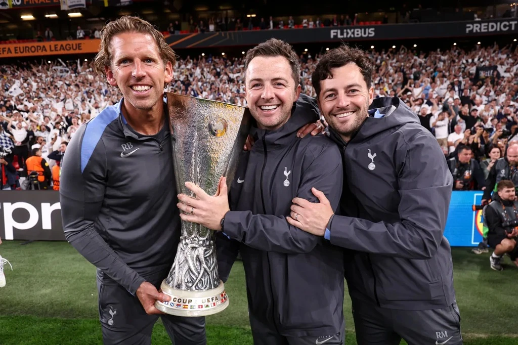 Tudor Dipecat, Ini 7 Calon Pelatih Baru Tottenham, Dari Robbie Keane ...