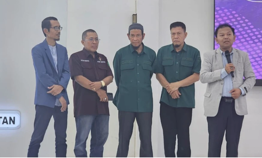 Jajaran pimpinan dan tokoh strategis FKM Unhas tampil solid dalam forum evaluasi di Sidrap, menegaskan komitmen kolektif dalam merumuskan arah kebijakan dan akselerasi kinerja menuju daya saing global. (Foto: Dok.Pribadi).