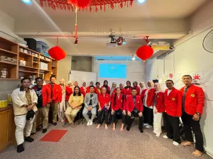 Mahasiswa Magister AKK FKM Unhas bersama dosen pendamping dan tim KLASS Kuala Lumpur berfoto bersama usai kegiatan benchmarking internasional yang memperkuat pemahaman tentang strategi penanggulangan HIV/AIDS berbasis komunitas dan kolaborasi global, 29 Maret 2026.