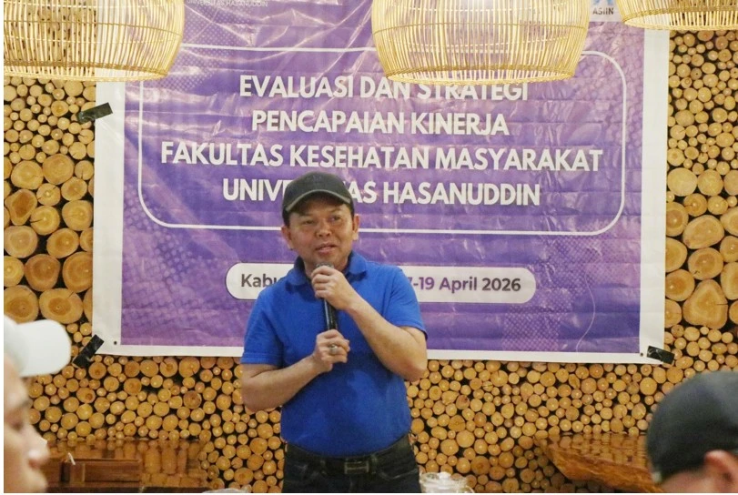 Pemaparan penuh gagasan strategis dalam forum Evaluasi Kinerja FKM Unhas di Sidrap mencerminkan kepemimpinan yang komunikatif dan berorientasi pada akselerasi capaian menuju standar akademik global. (Foto:Dok.Pribadi).