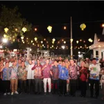 Kebersamaan hangat seluruh peserta dalam suasana malam penuh keakraban di Sidrap memperkuat soliditas jajaran pimpinan dan tokoh strategis FKM Unhas dalam membangun sinergi kolektif demi akselerasi kinerja menuju daya saing global. (Foto:Dok.Pribadi).