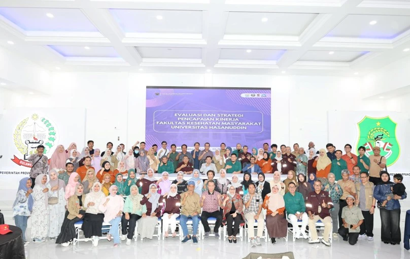 Kebersamaan penuh energi seluruh sivitas akademika FKM Unhas bersama Pemerintah Kabupaten Sidrap menegaskan kekuatan sinergi kolektif sebagai fondasi akselerasi menuju reputasi global dan pencapaian SDGs. (Foto: Dok.Pribadi).