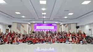 Mahasiswa FKM Unhas berfoto bersama sebelum menjalankan PBL III dan pengabdian masyarakat. (Foto: Istimewa).