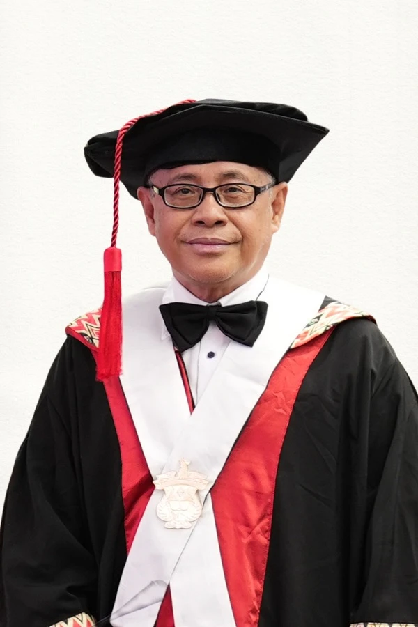 Prof. Dr. Mardi Adi Armin, Guru Besar Departemen Sastra Prancis Universitas Hasanuddin, menilai penguatan Bahasa Prancis di Indonesia bukan sekadar kebijakan pendidikan, melainkan bagian dari strategi memperluas akses generasi muda terhadap ilmu pengetahuan, diplomasi, dan dinamika geopolitik global yang semakin multipolar. Menurutnya, penguasaan lebih dari satu bahasa internasional akan memperkuat kemampuan bangsa Indonesia berinteraksi dengan berbagai pusat peradaban dunia dan meningkatkan daya saing pada era global. (Foto: Humas Unhas).