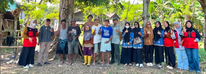 Mahasiswa KKN Tematik Fakultas Peternakan Unhas bersama peternak dan Dinas Peternakan Pangkep memperkuat kesehatan ternak demi produktivitas berkelanjutan.(Foto: Dok.Pribadi).