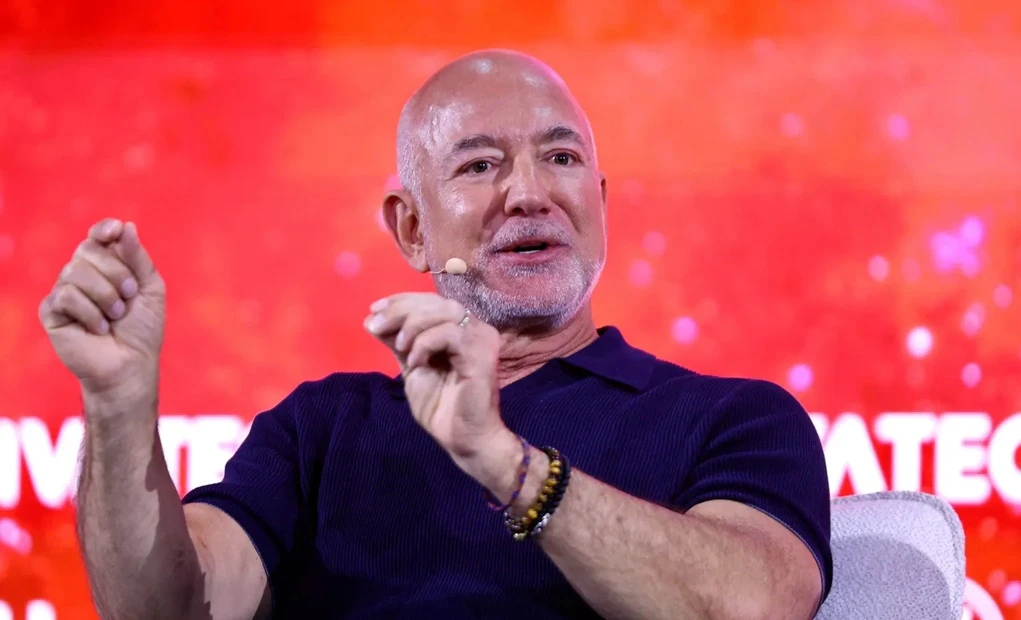 Jeff Bezos Akan Beli Liverpool, Investasi Rp32 Triliun Bisa Membuka Keran Belanja Pemain - Unhas Tv